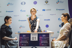 Александра Костенюк повела в счете в финальном матче с Александрой Горячкиной
