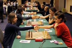Сыграны первые партии женского чемпионата Европы