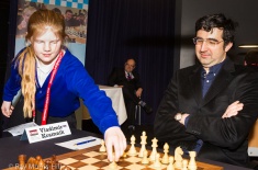 Владимир Крамник и Аниш Гири побеждают во втором туре London Chess Classic