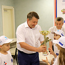 Игорь Барадачев награждает призеров и победителей турнира &quot;Шахматы в школах&quot;