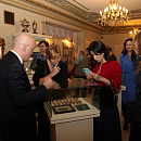 Андрей Филатов проводит экскурсию по Музею шахмат