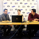 Левон Аронян и Владимир Крамник на пресс-конференции, которую ведет Анастасия Карлович
