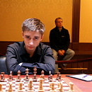 Даниил Дубов на фоне тренера Сергея Шипова