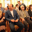 Наталья Шевандо, Олег Скворцов и Шарль Азнавур в первом ряду. Великий шансонье вооружился фотоаппаратом