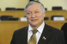 Анатолий Карпов высоко оценил уровень игры депутатов