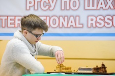 Владислав Артемьев и Владимир Белоус идут впереди в турнире студентов